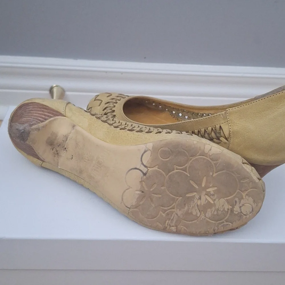 Heels - Picture 3 of 4